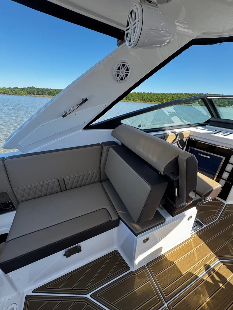 Slide: The Image of Monterey 385SS Super Sport 2026 - 17