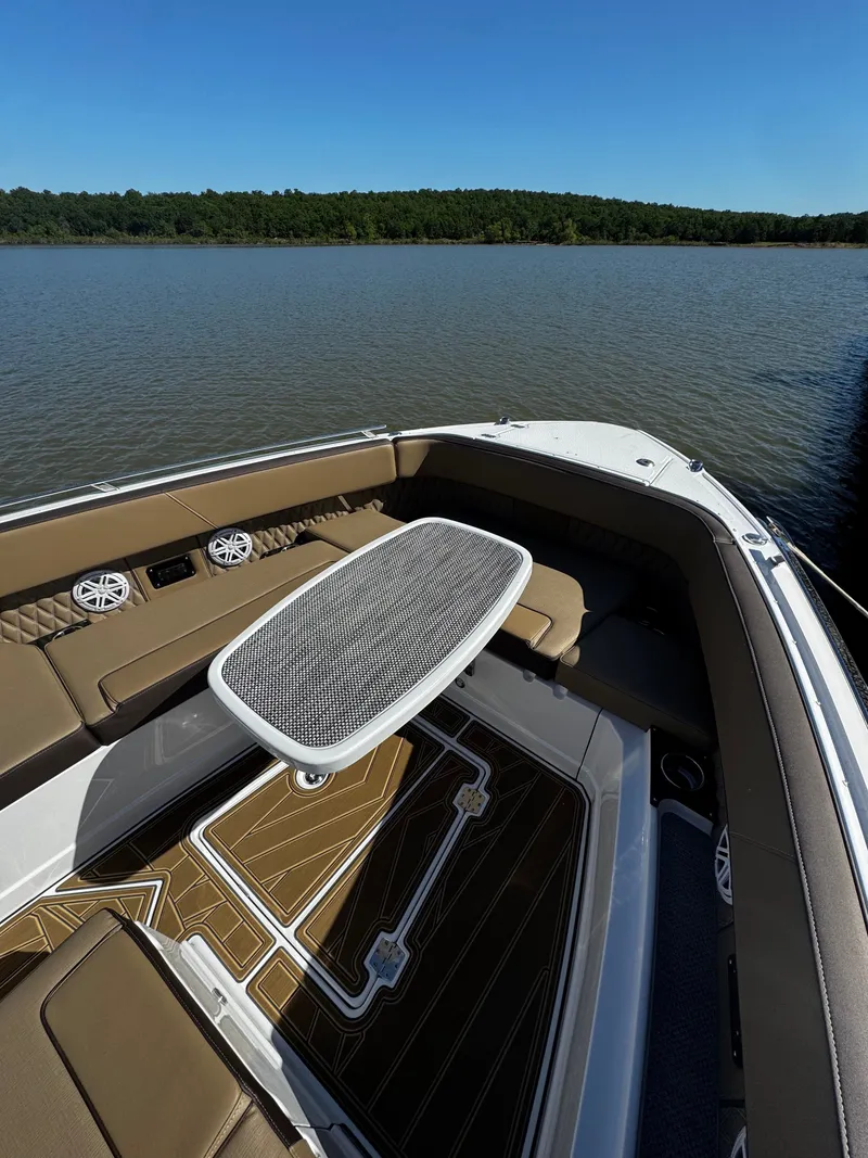 Slide: The Image of Monterey 385SS Super Sport 2026 - 19