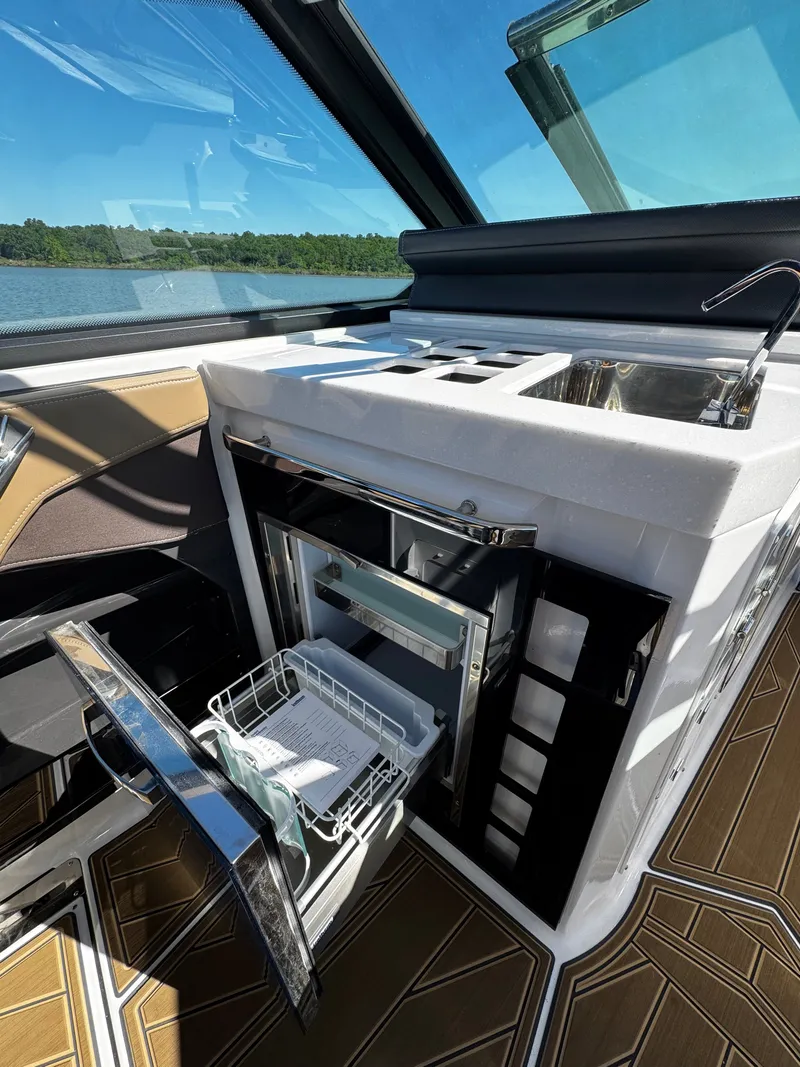 Slide: The Image of Monterey 385SS Super Sport 2026 - 22