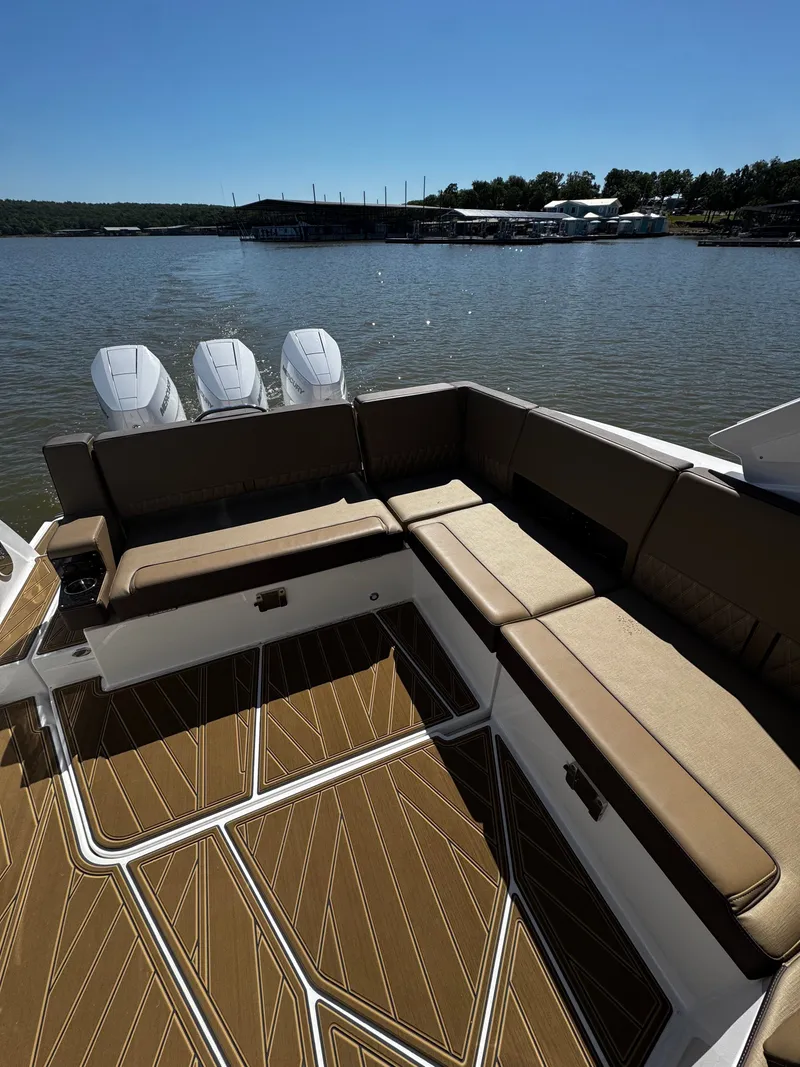 Slide: The Image of Monterey 385SS Super Sport 2026 - 24