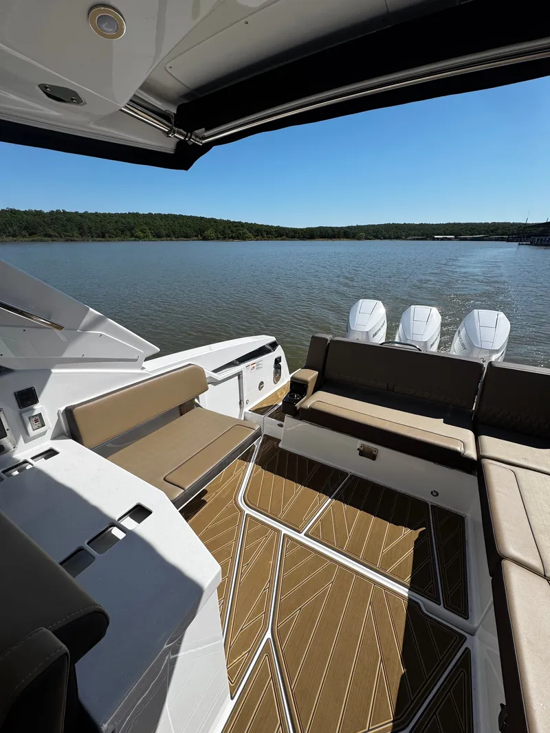 Slide: The Image of Monterey 385SS Super Sport 2026 - 25