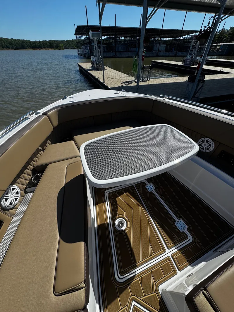 Slide: The Image of Monterey 385SS Super Sport 2026 - 5