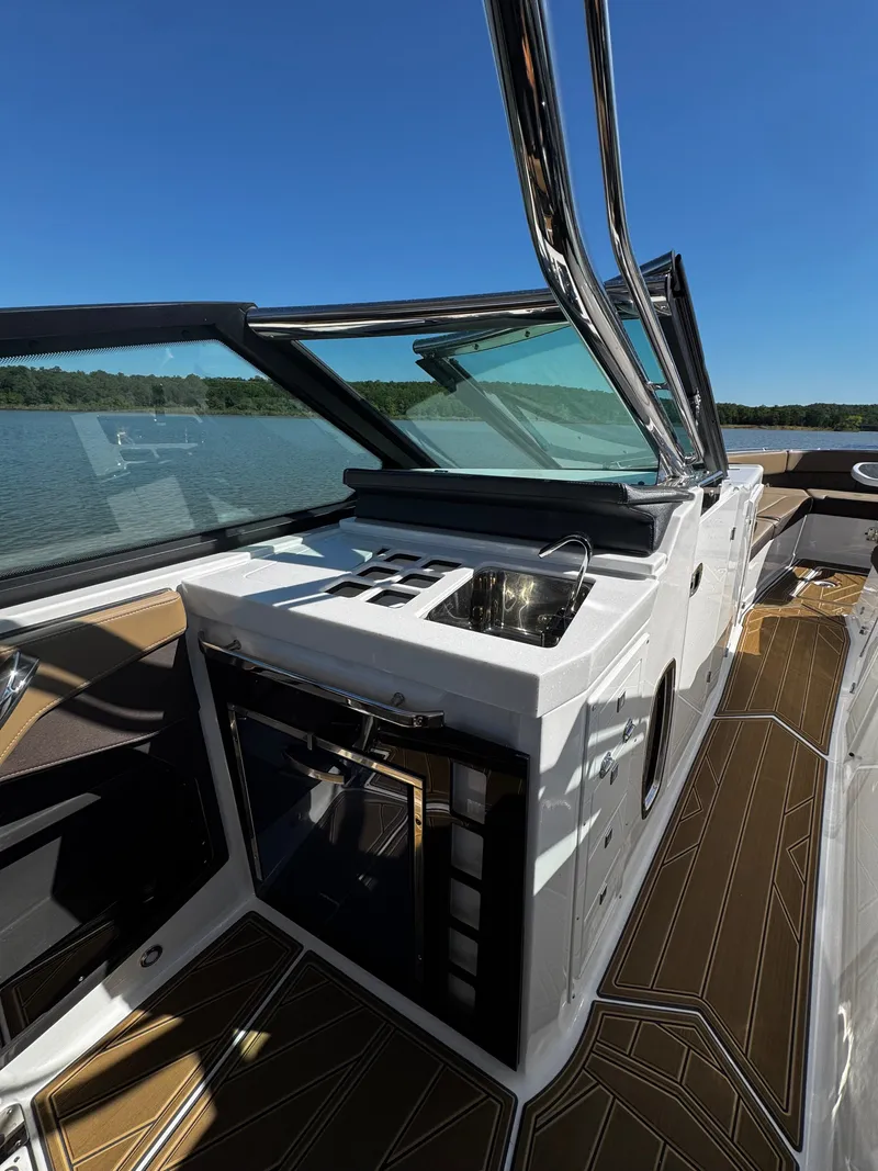 Slide: The Image of Monterey 385SS Super Sport 2026 - 8