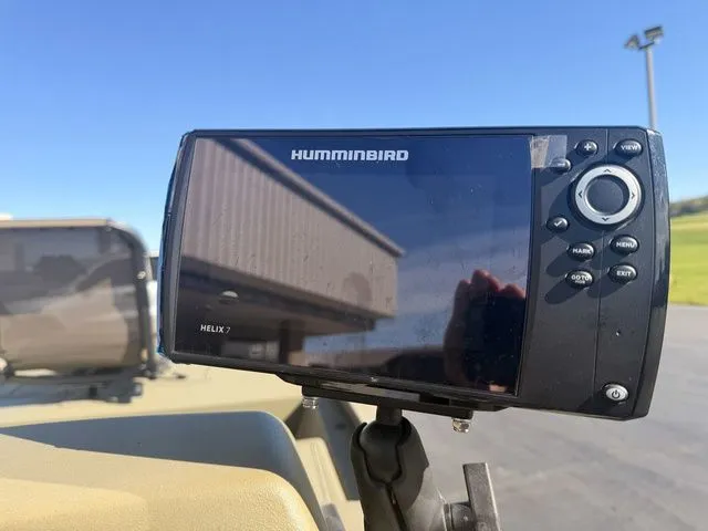 Slide: The Image of Tracker Grizzly 1648 SC 2022 - 15
