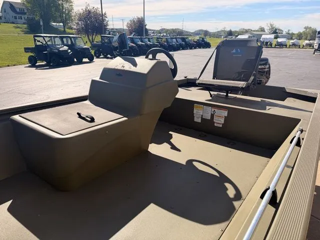 Slide: The Image of Tracker Grizzly 1648 SC 2022 - 6