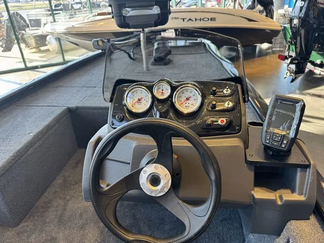 Slide: The Image of Tracker Pro 170 2026 - 13