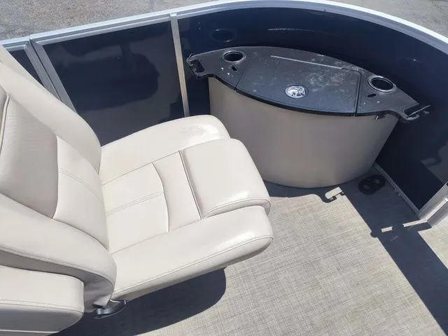 Slide: The Image of Ranger Reata 220F Pontoon 2017 - 10