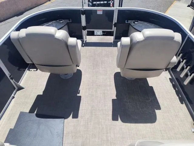 Slide: The Image of Ranger Reata 220F Pontoon 2017 - 17
