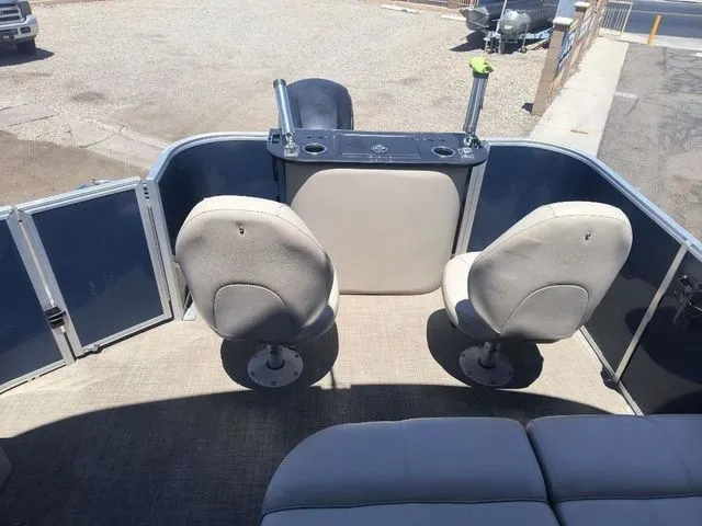 Slide: The Image of Ranger Reata 220F Pontoon 2017 - 7