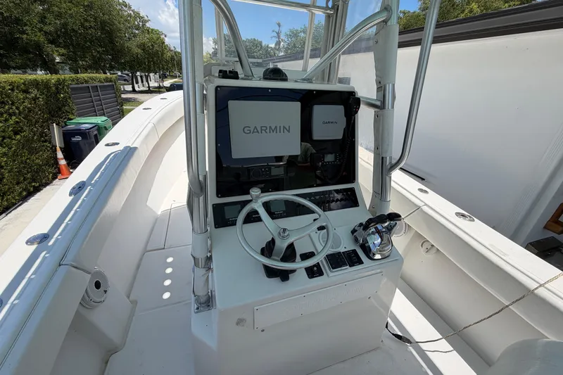 Slide: The Image of Center console of a 2005 Competition 25 boat with Garmin navigation system. - 10