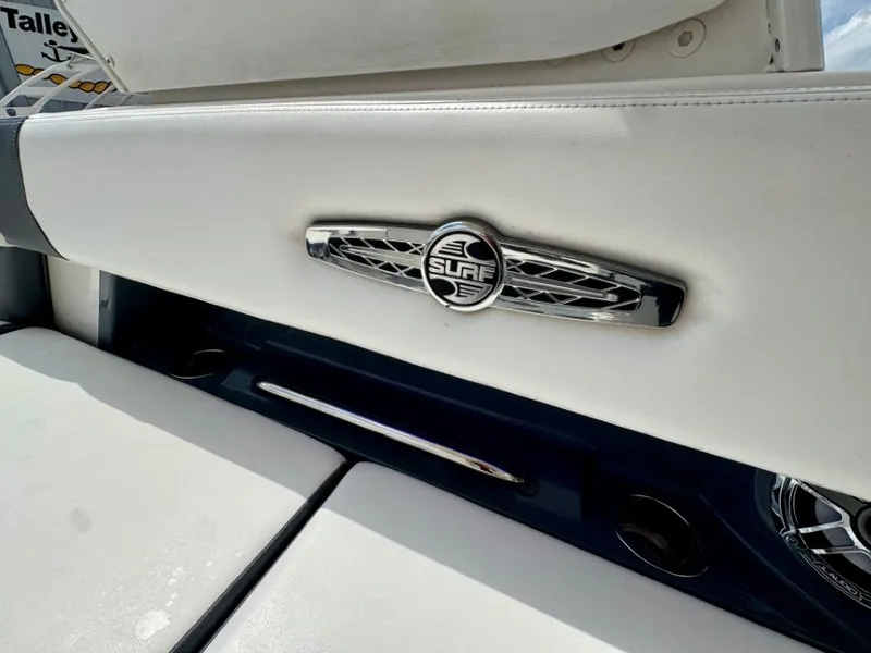 Slide: The Image of Chaparral 30 Surf 2021 boat interior with Surf logo. - 17