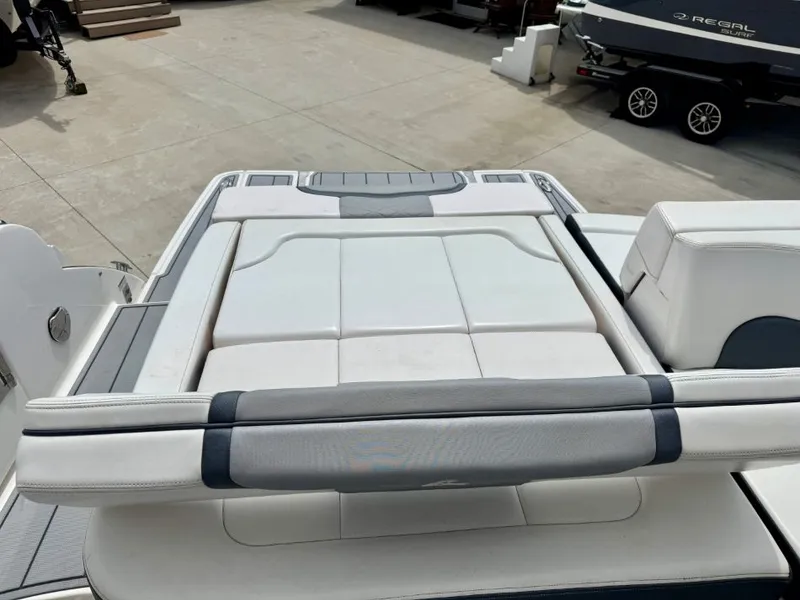 Slide: The Image of Chaparral 30 Surf 2021 boat with luxurious sun deck. - 20