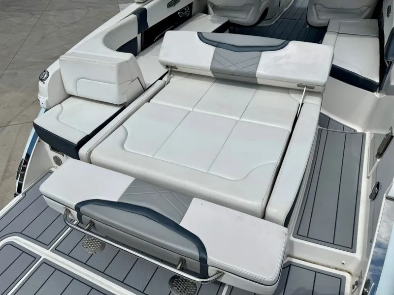 Slide: The Image of Interior of 2021 Chaparral 30 Surf with luxurious seating. - 21