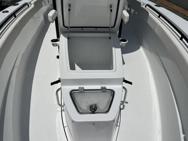 Slide: The Image of Sea Hunt Gamefish 27 Coffin Box 2026 - 22