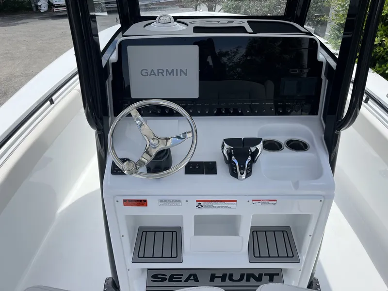 Slide: The Image of Sea Hunt Gamefish 27 Coffin Box 2026 - 12