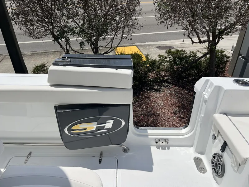 Slide: The Image of Sea Hunt Gamefish 27 Coffin Box 2026 - 31