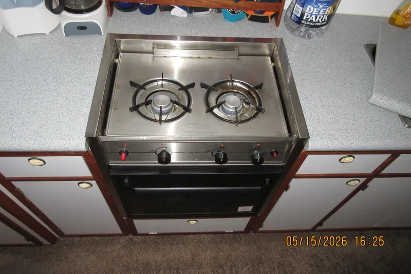 Slide: The Image of Stainless steel stove with two burners on Endeavour Trawlercat 36, 1999 model. - 12