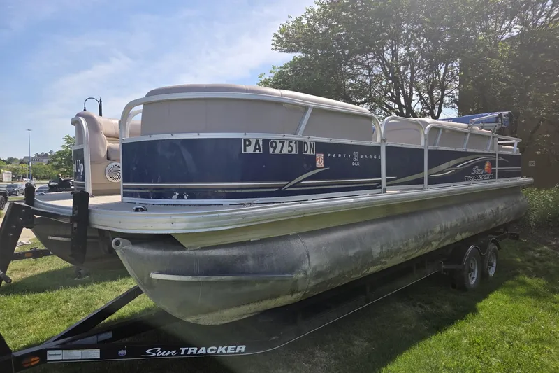 The Image of Sun Tracker Party Barge 24 2014 - undefined