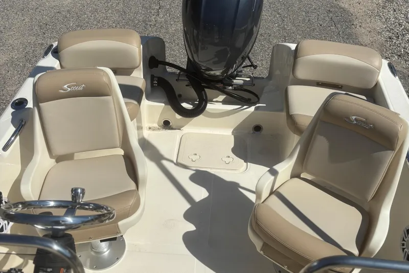 Slide: The Image of Interior of 2025 Scout 175 Sport Dorado with beige seats. - 10