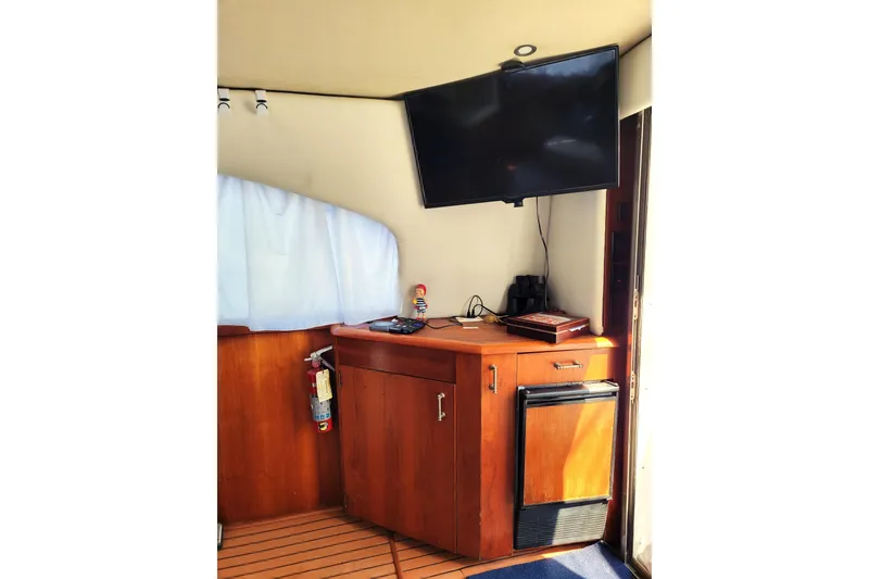 Slide: The Image of Interior of 1993 Ocean Yachts 38 Super Sport with kitchenette and seating area. - 15