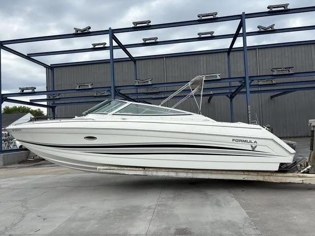 The Image of Formula 280 Bow Rider 2004 - 1
