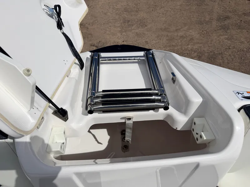 Slide: The Image of 2020 Yamaha 212S Jet Boat with retractable swim ladder. - 12