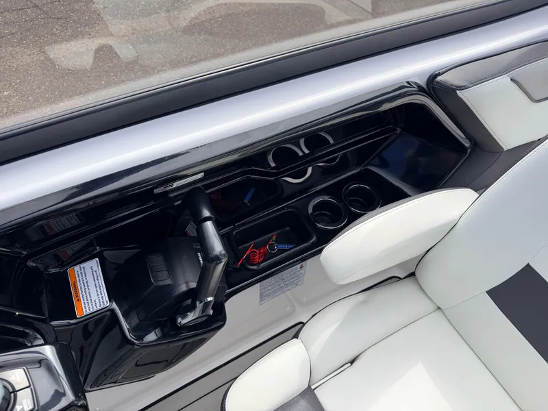 Slide: The Image of Interior of a 2020 Yamaha 212S Jet Boat. - 27