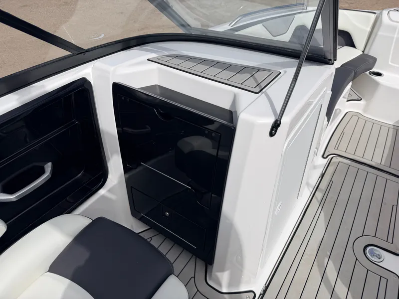 Slide: The Image of Interior of Yamaha 212S Jet Boat, modern design, 2020 model. - 38