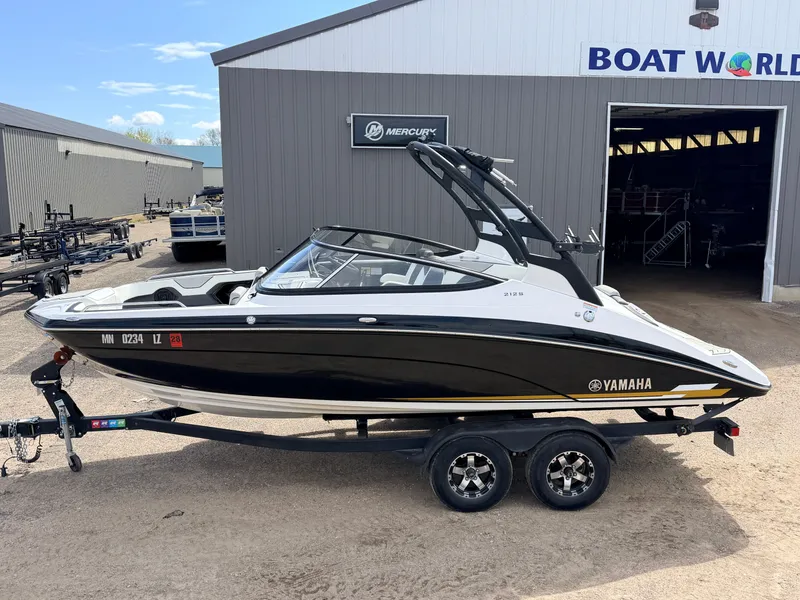 Slide: The Image of 2020 Yamaha 212S Jet Boat, 320HP, at Boat World. - 4