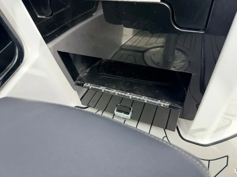 Slide: The Image of Interior of a 2020 Yamaha 212S Jet Boat. - 40