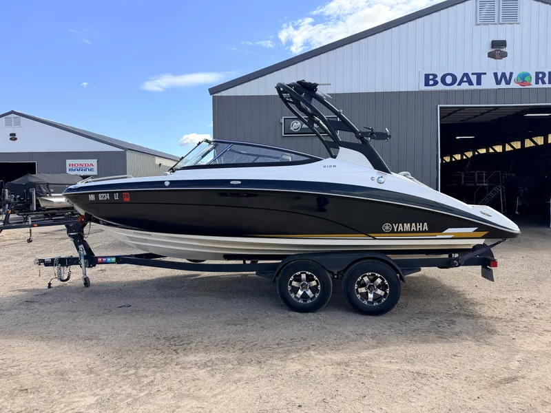 Slide: The Image of Yamaha 212S Jet Boat Twin High Output 320HP -$39,995 2020 - 62