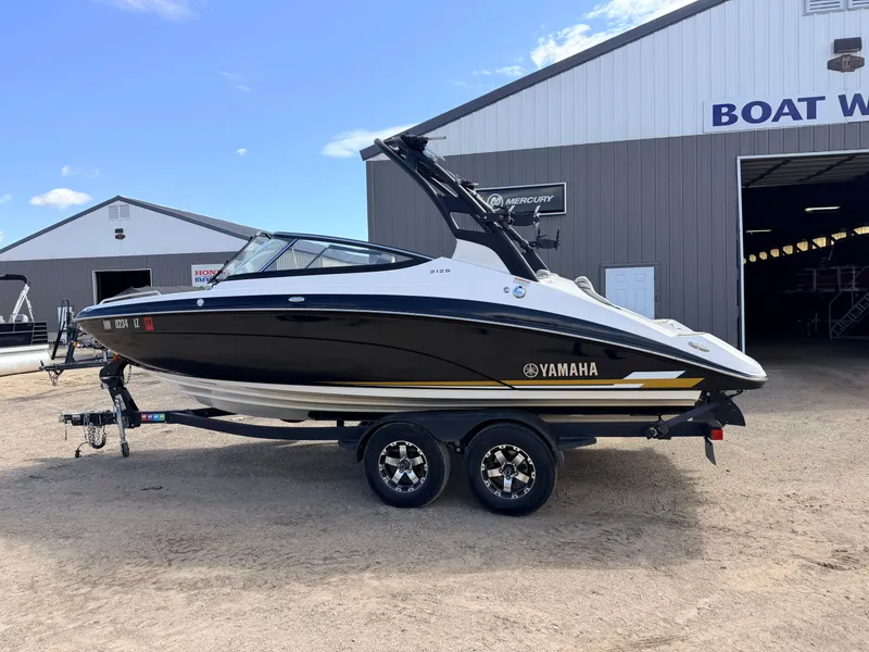Slide: The Image of Yamaha 212S Jet Boat Twin High Output 320HP -$39,995 2020 - 63