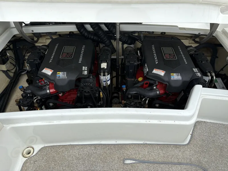 Slide: The Image of Dual engines in 2004 Formula 280 Bow Rider boat. - 15
