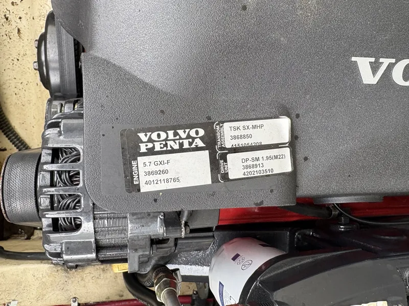 Slide: The Image of Volvo Penta engine in a 2004 Formula 280 Bow Rider boat. - 17