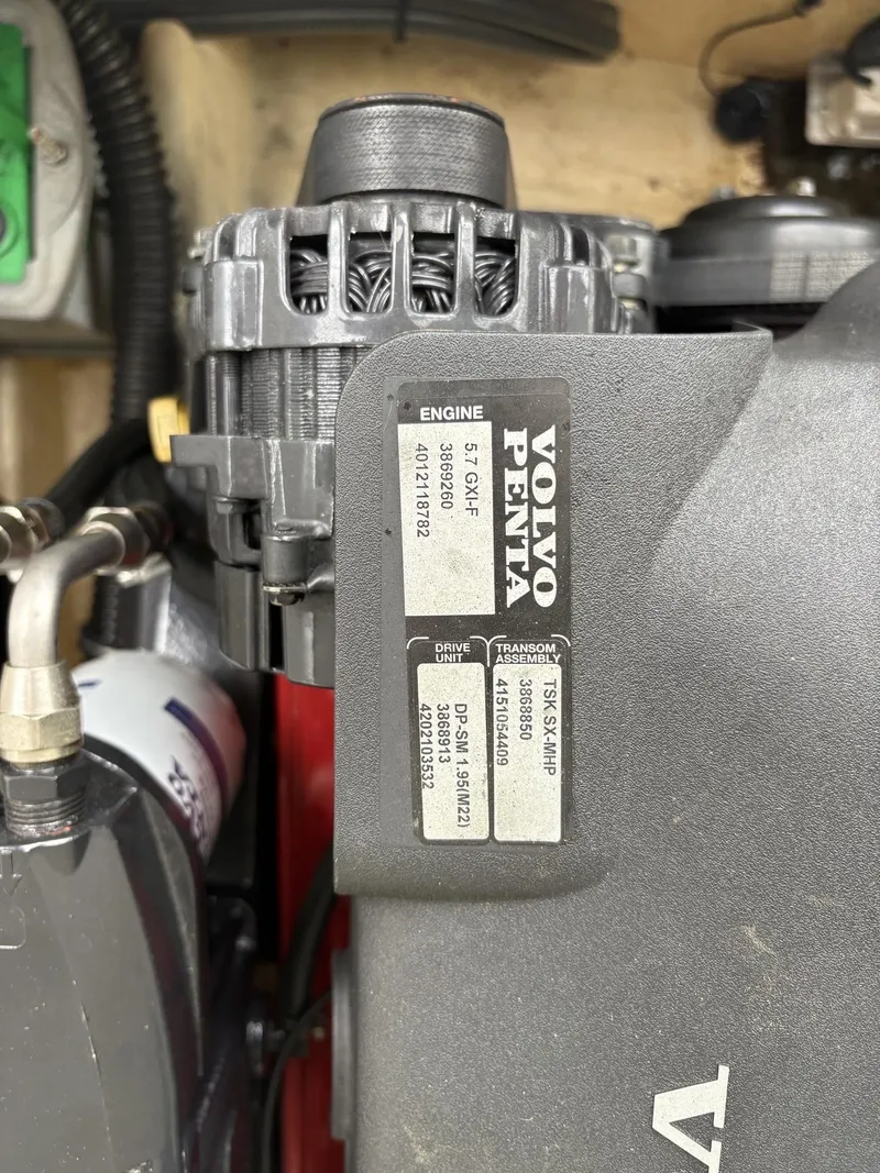 Slide: The Image of Volvo Penta engine in a 2004 Formula 280 Bow Rider boat. - 19
