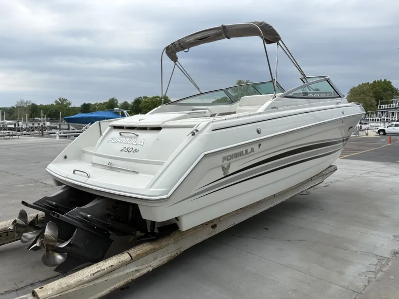 Slide: The Image of 2004 Formula 280 Bow Rider boat on a trailer. - 25