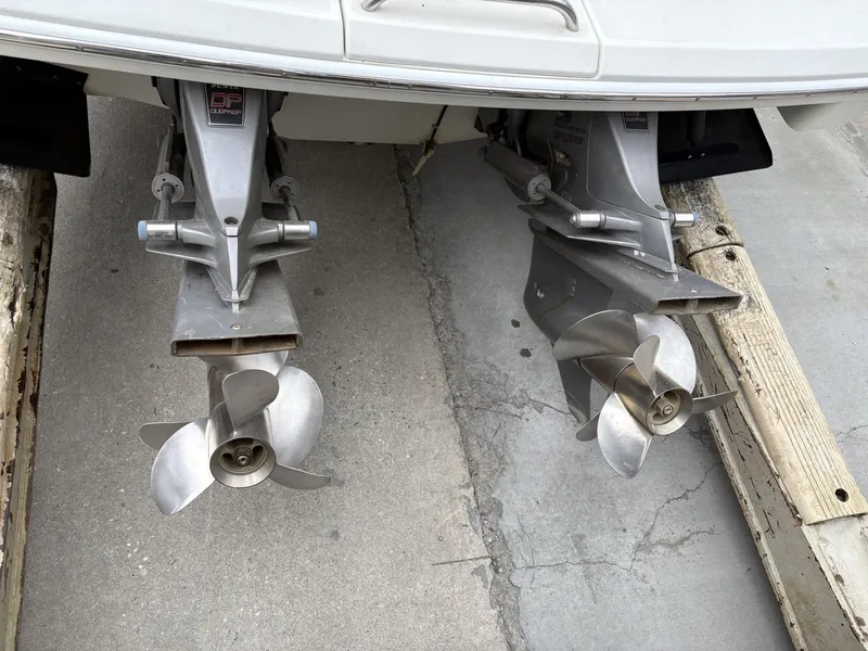 Slide: The Image of 2004 Formula 280 Bow Rider boat engines and propellers - 3