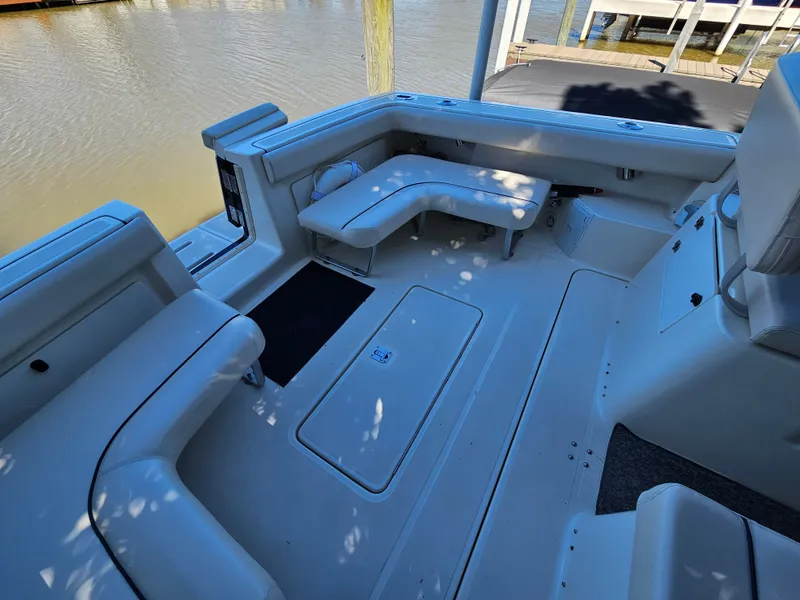 Slide: The Image of Interior of a 1997 Tiara Yachts 2900 Coronet with seating area. - 9