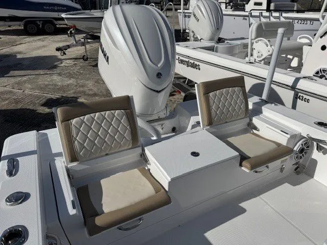Slide: The Image of Everglades 253 Center Console 2025 with luxurious seating and engine. - 11