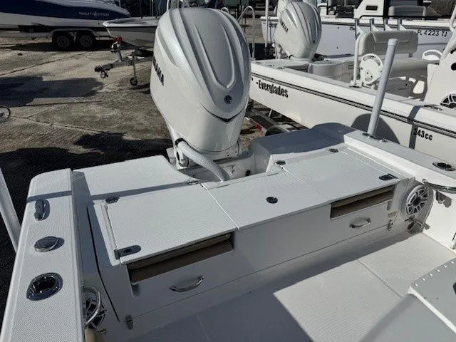 Slide: The Image of 2025 Everglades 253 Center Console boat with outboard motor. - 4