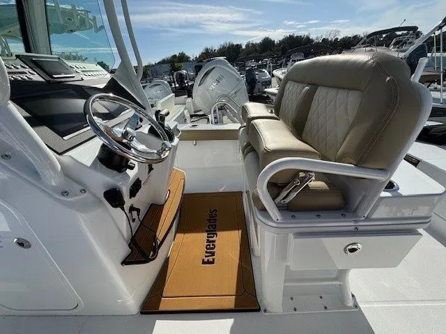 Slide: The Image of Everglades 253 Center Console 2025 - 97