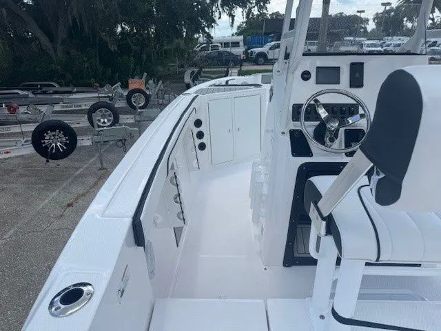 Slide: The Image of Interior view of the 2025 Yamaha Boats 222 FSH Sport. - 39