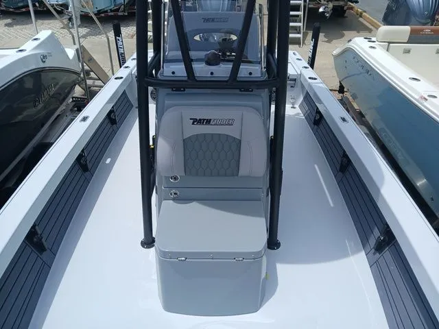 Slide: The Image of Pathfinder 2500 Hybrid 2026 - 17