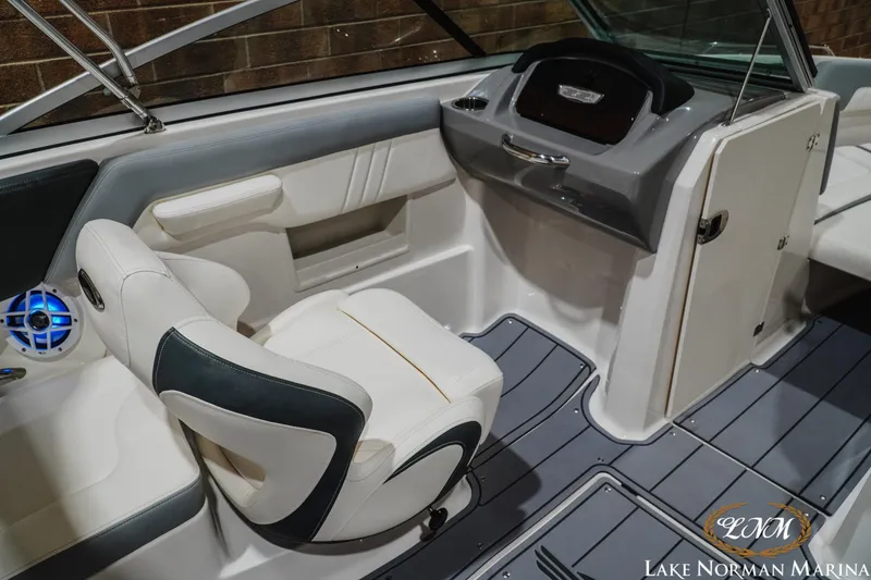 Slide: The Image of 2023 Chaparral 23 SSi boat interior with modern helm and seating at Lake Norman Marina. - 14