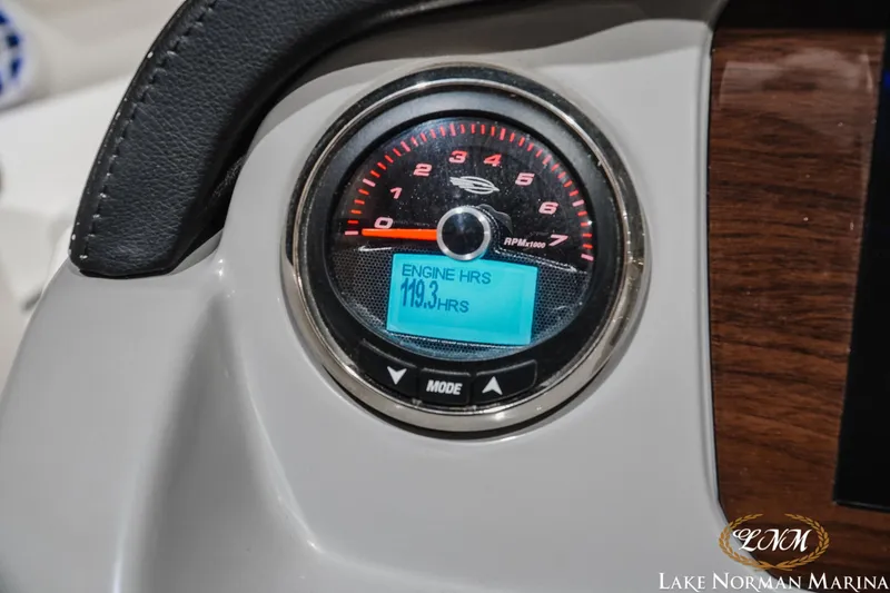 Slide: The Image of Dashboard of 2023 Chaparral 23 SSi showing 119.3 engine hours. - 21
