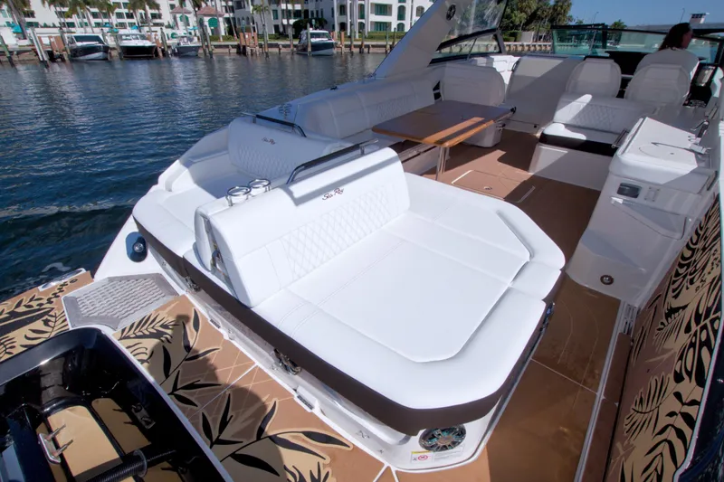 Slide: The Image of 2021 Sea Ray SLX 400 Outboard luxury boat with spacious seating and elegant design. - 19