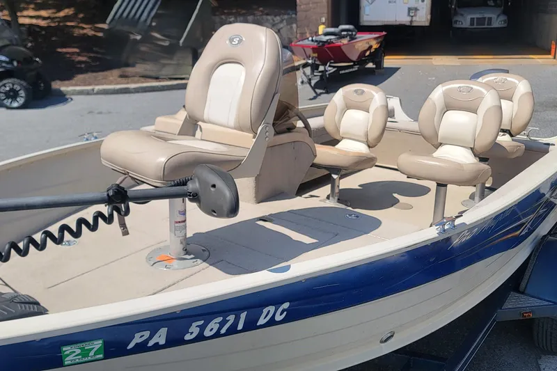 Slide: The Image of 2009 Smoker Craft Pro Angler 161 boat with beige seating and trolling motor. - 9