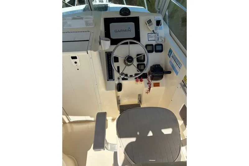 Slide: The Image of Helm of 2008 Parker 2510 XL Walkaround with Garmin navigation system. - 19