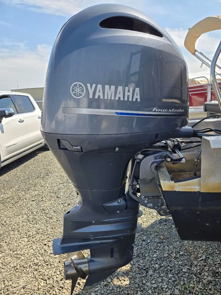 Slide: The Image of Yamaha outboard motor on a 2019 Godfrey Sweetwater 2386 Coastal tritoon. - 24