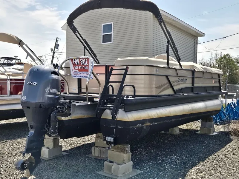Slide: The Image of 2019 Godfrey Sweetwater 2386 Coastal tritoon with Yamaha engine, for sale. - 4
